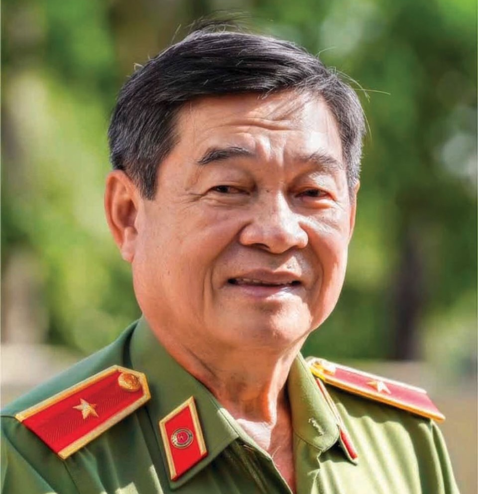 Anh hùng Mười Lắm và Kế hoạch CM-12