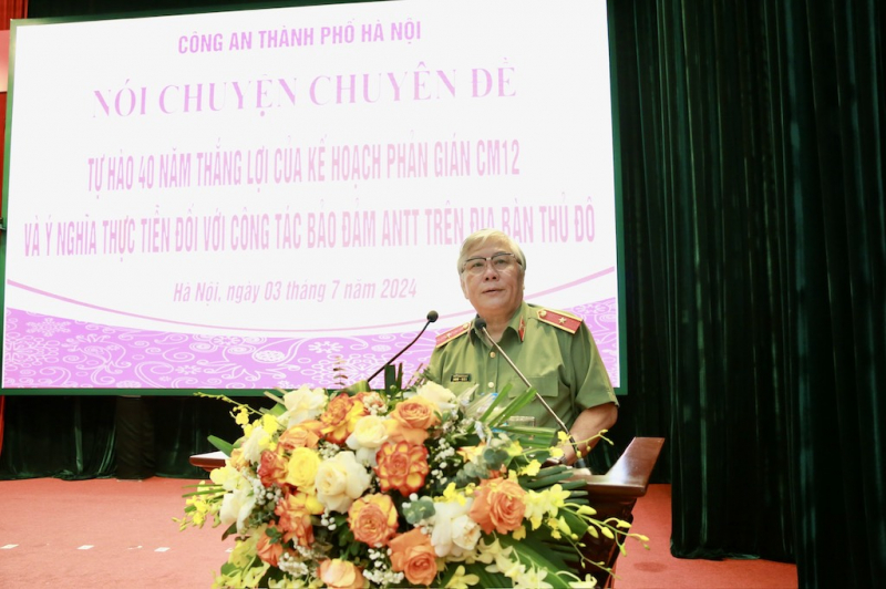 Công an Hà Nội nói chuyện chuyên đề 40 năm thắng lợi Kế hoạch CM12